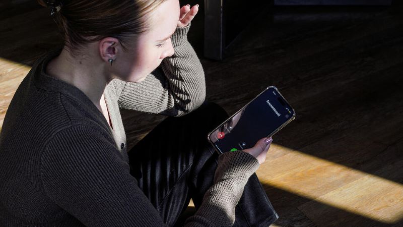 Совместные с мошенниками инвестиции в криптовалюту лишили москвичку 5 млн рублей