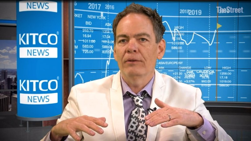 Глава США скупает Bitcoin, опережая своих избирателей