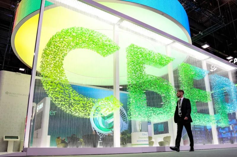 Банки РФ обязали проверять наличие родственной связи при крупных денежных переводах